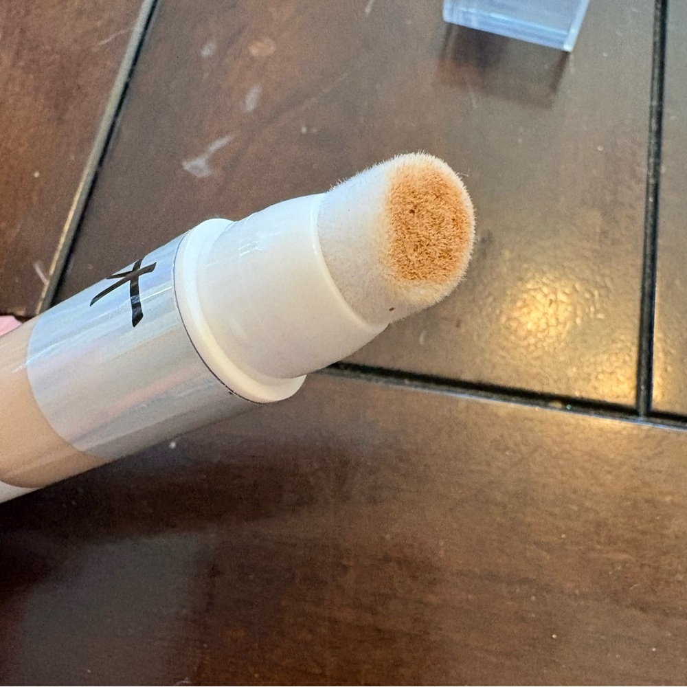 it cosmetics Do It All Radiant Concealer in Fair Warm 120 - Picture 3 of 5
